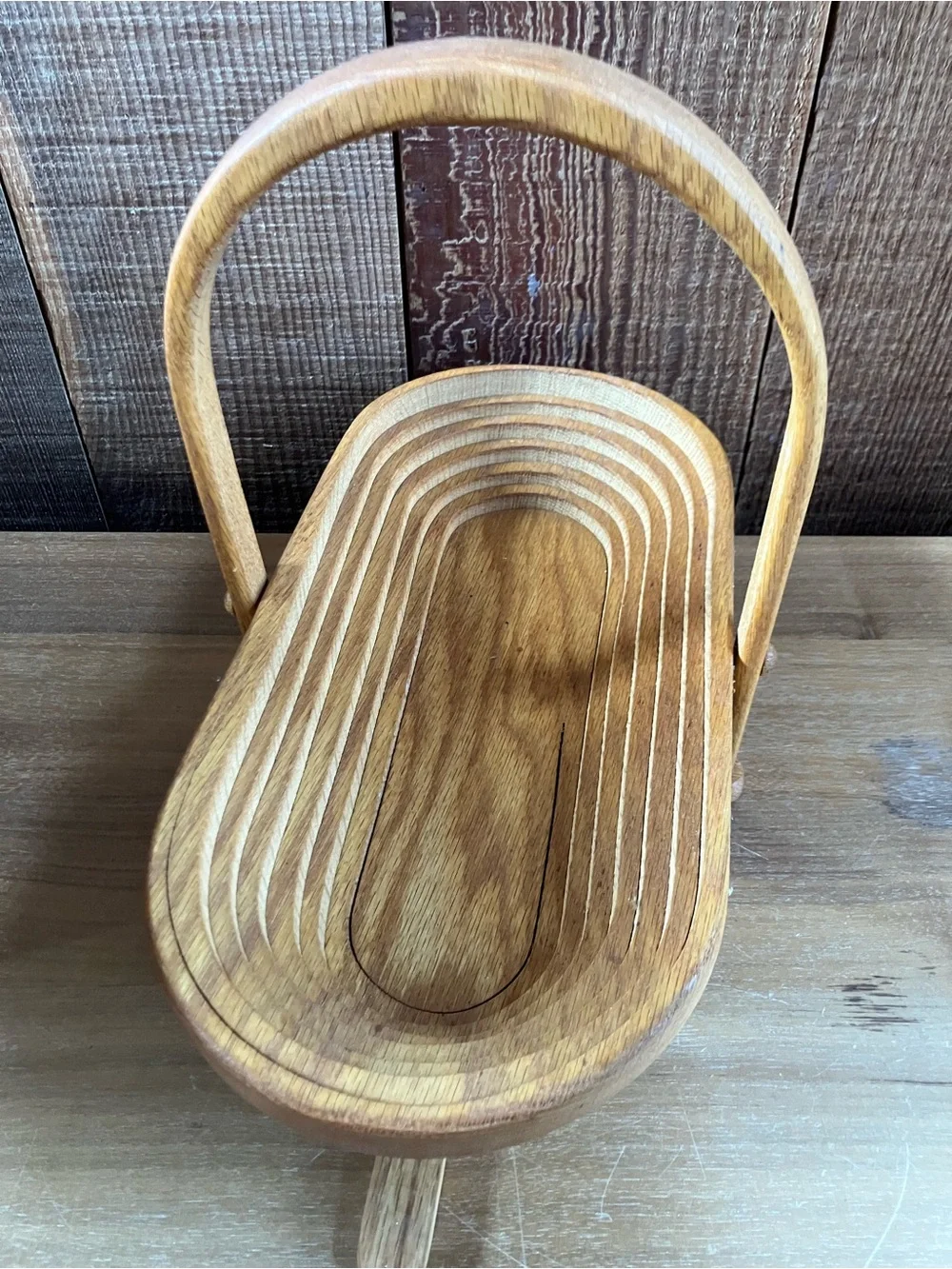 Wooden collapsible basket with locking handle